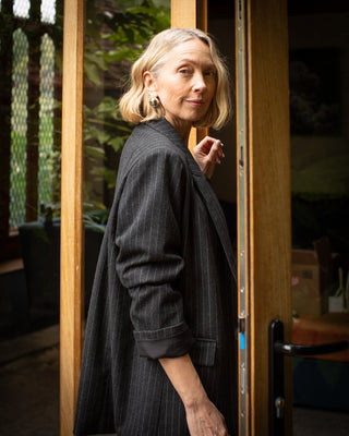 CHALK DREW BLAZER | DARK CHARCOAL PINSTRIPE