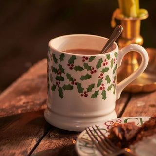 TINY SCATTERED HOLLY  1/2 Pint MUG