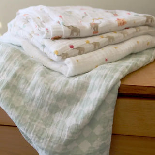 aden + anais
essentials cotton muslin swaddles 4 pack - circus