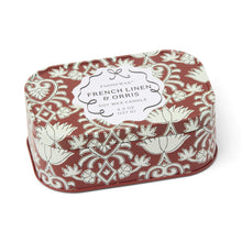 Load image into Gallery viewer, Cherie 4.5oz/127g Printed Tin Candle - Crimson &amp; Cream - French Linen &amp; Orris
