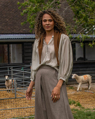CHALK DAWN BLOUSE IN TAUPE