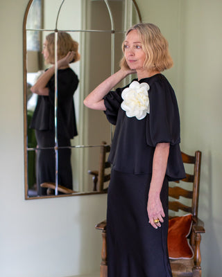 CHALK PORCHA TOP IN BLACK
