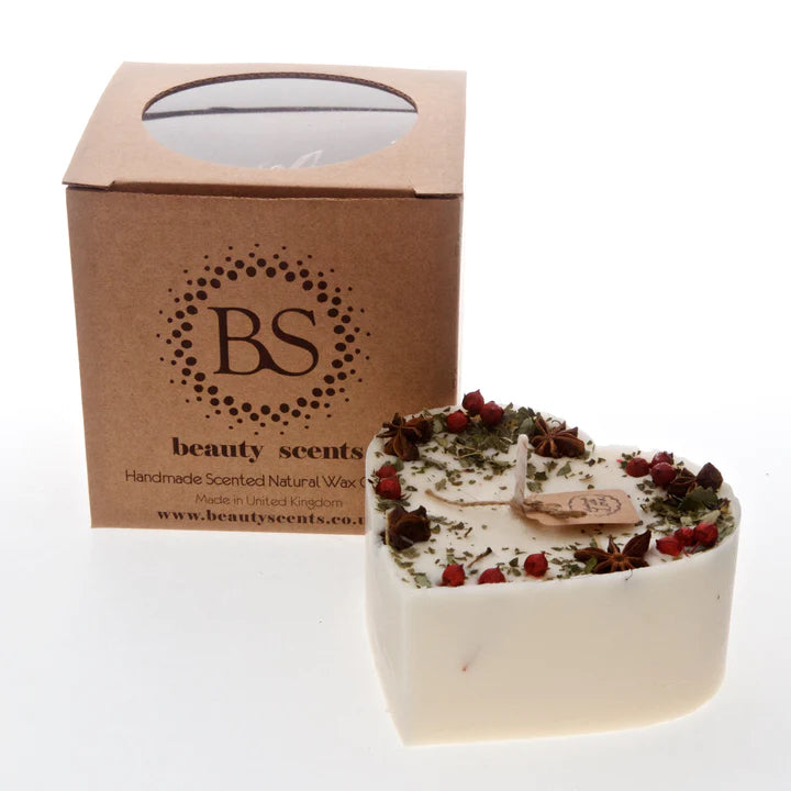 Heart shaped cinnamon scented candle with star anise and red berries depth 9 cm height 5 cm